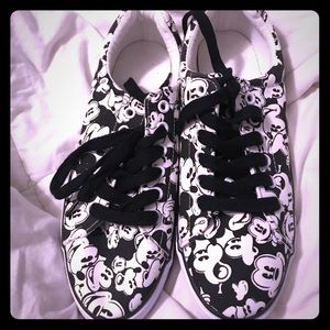 Women’s Mickey Mouse sneakers